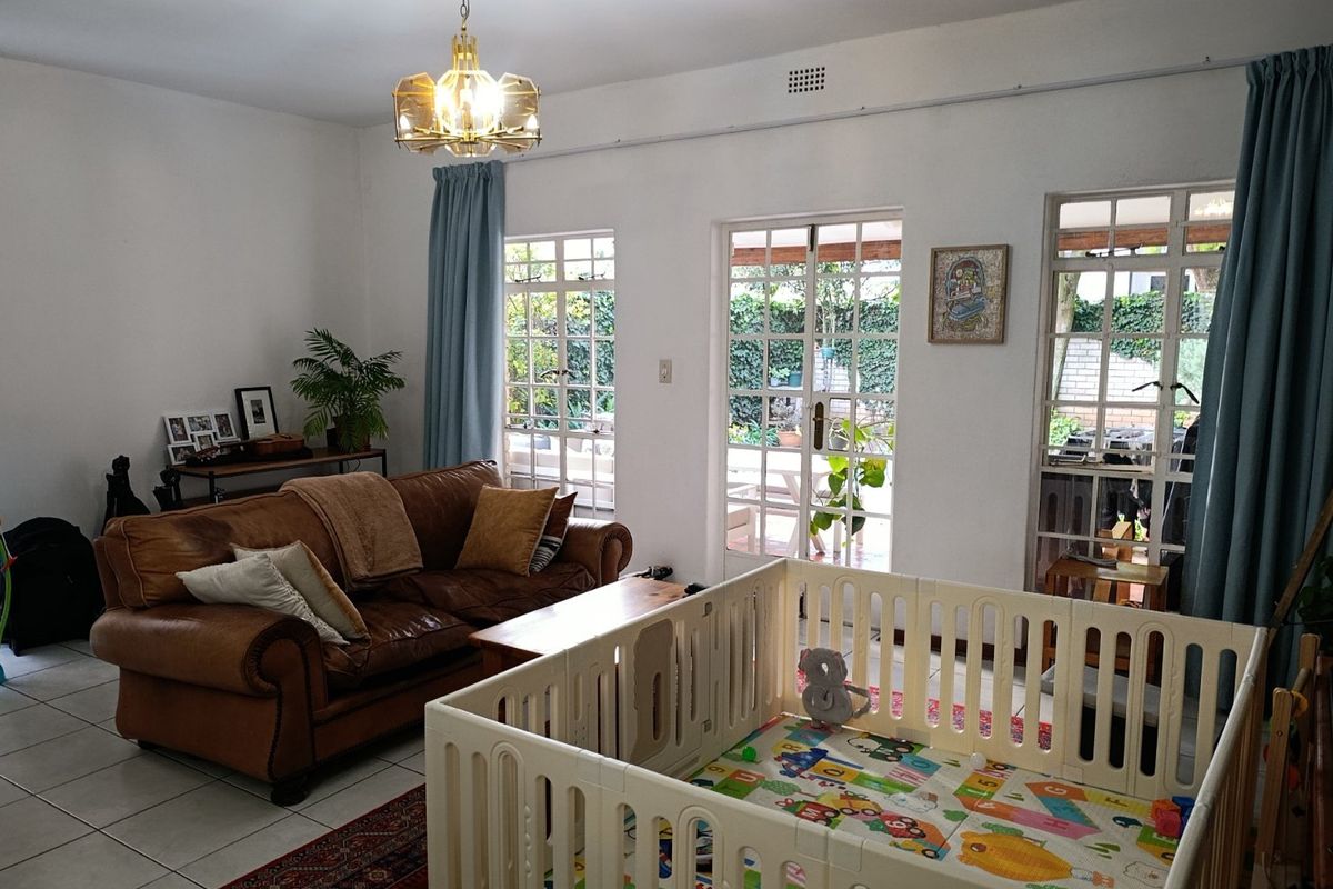 3 bedroom, pet-friendly duplex in Hyde Park - Photo 4
