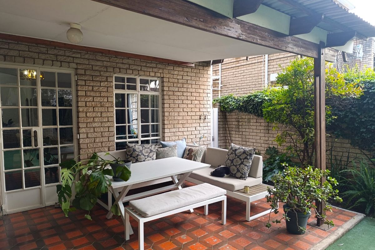 3 bedroom, pet-friendly duplex in Hyde Park - Photo 5