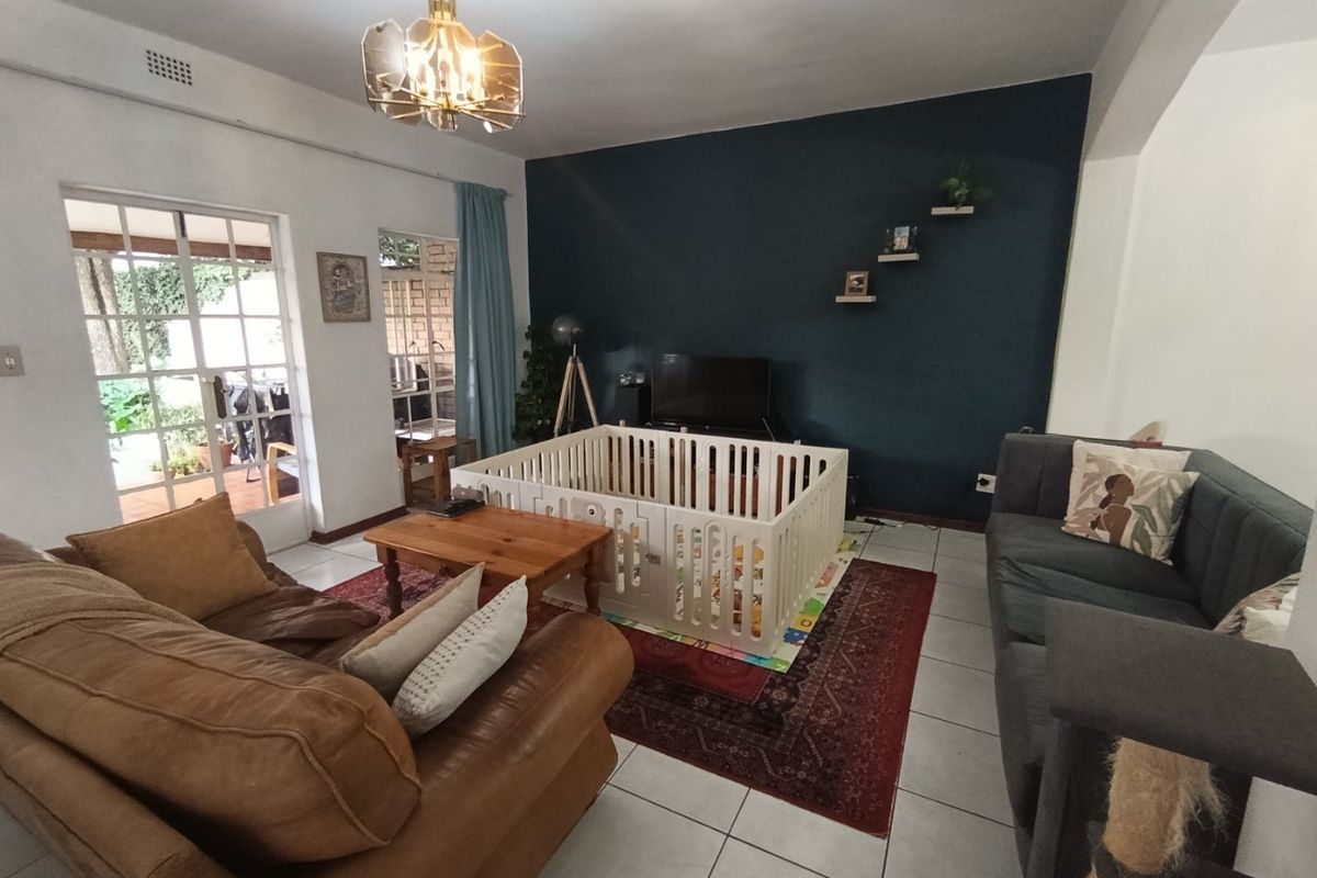 3 bedroom, pet-friendly duplex in Hyde Park - Photo 2