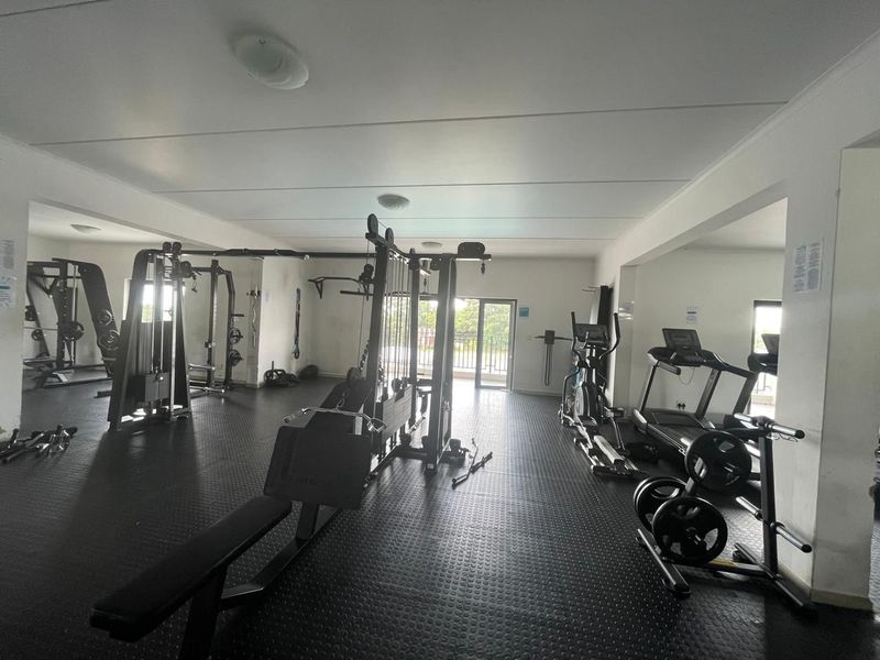 3 bedroom 2 bathroom modern apartment  - Photo 4