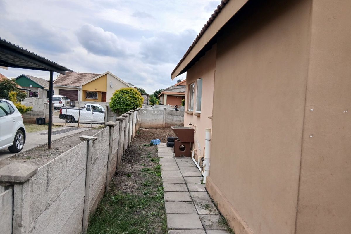 Affordable 2 Bedroom House with Huge Yard and endless Potential  - Photo 3