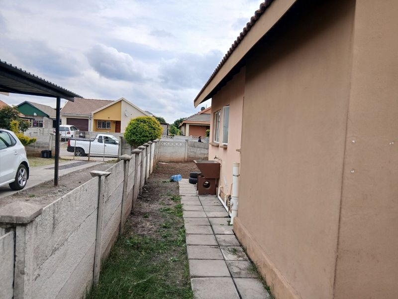 Affordable 2 Bedroom House with Huge Yard and endless Potential  - Photo 3
