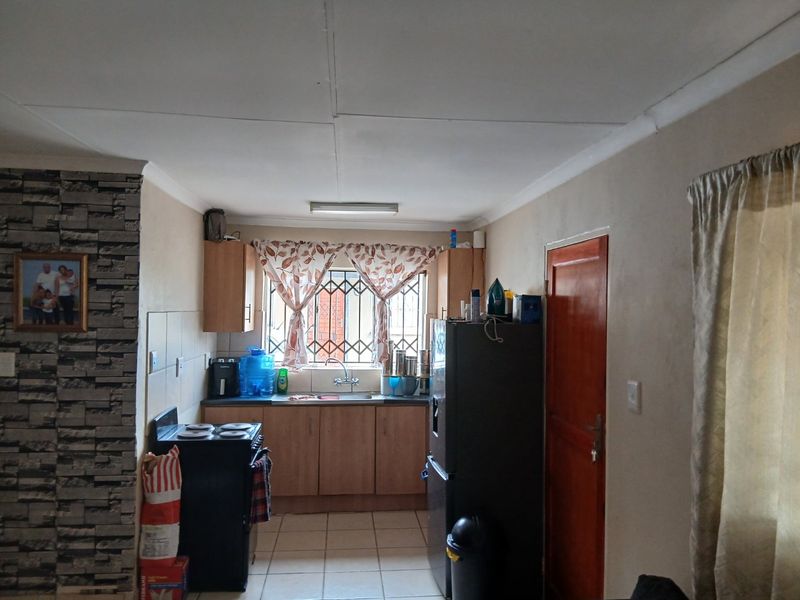 Affordable 2 Bedroom House with Huge Yard and endless Potential  - Photo 10