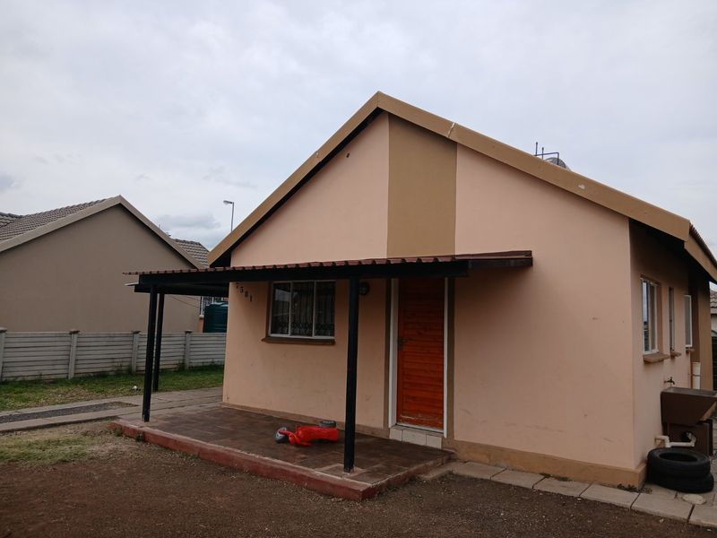 Affordable 2 Bedroom House with Huge Yard and endless Potential  - Photo 7