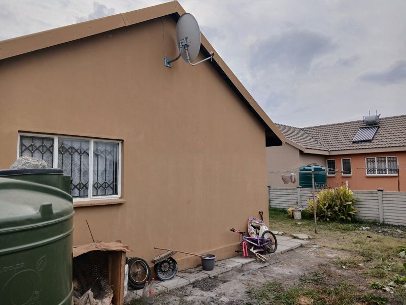 Affordable 2 Bedroom House with Huge Yard and endless Potential  - Photo 6
