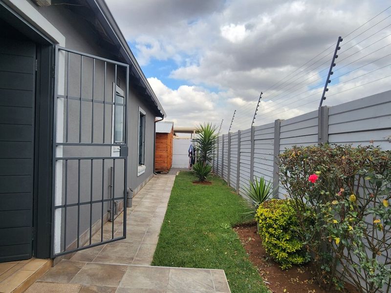 Spacious Sky City Home with Secure Driveway Appeal - Photo 6