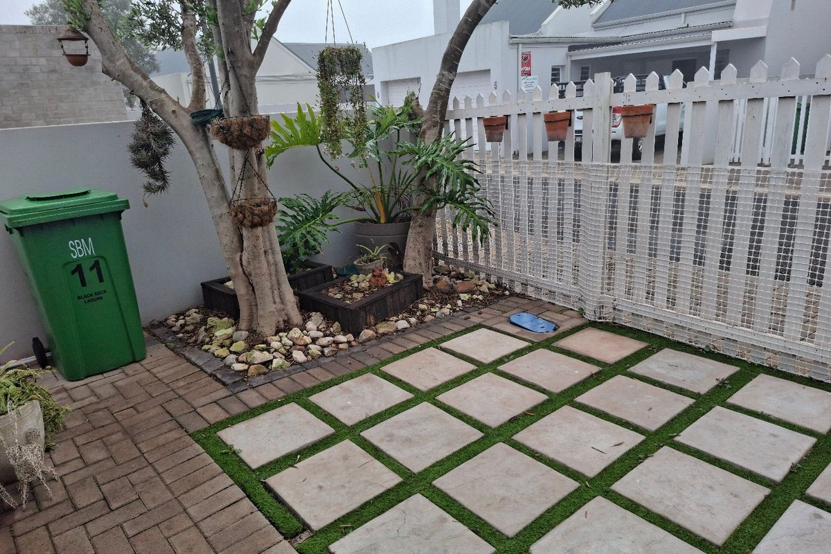 Neat as a Pin with Solar! Perfect Lock-Up-and-Go in Laguna Sands - Photo 5