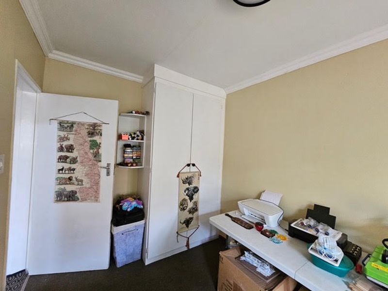 Beautiful Townhouse with neat garden in secure complex close to all main routes. - Photo 5