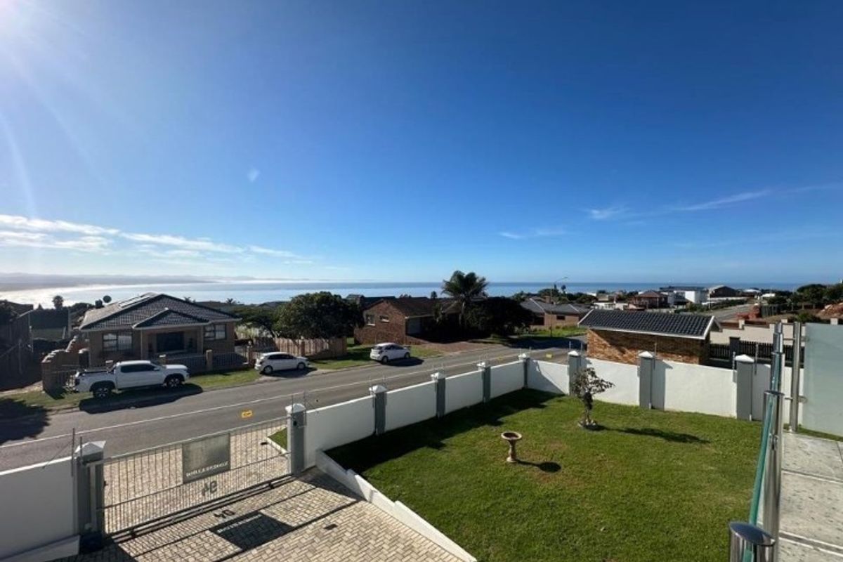 Luxurious Coastal Living with Spectacular Ocean and Mountain Views - Photo 4