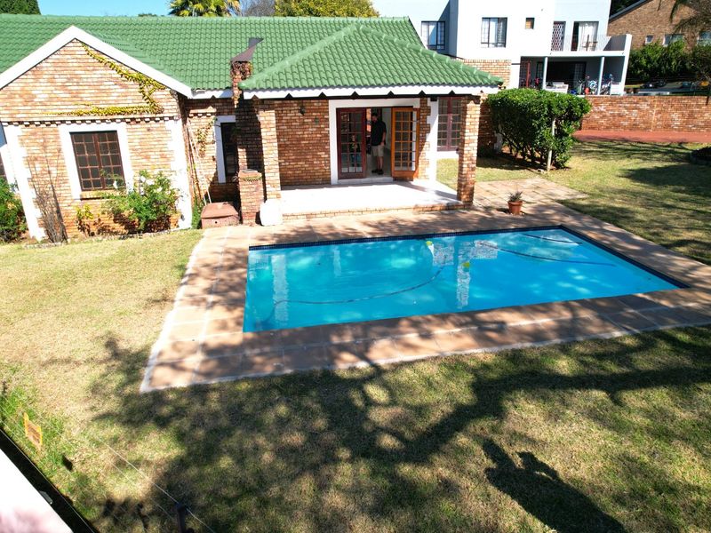 NEWLY RENOVATED FAMILY HOME – MOVE-IN READY WITH EXCEPTIONAL PARKING AND ENTERTAINMENT FEATURES - Photo 4