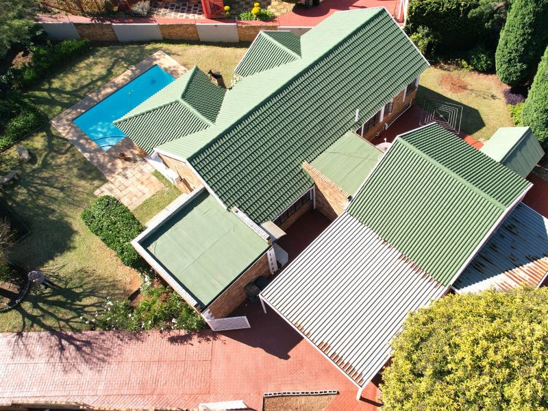 NEWLY RENOVATED FAMILY HOME – MOVE-IN READY WITH EXCEPTIONAL PARKING AND ENTERTAINMENT FEATURES - Photo 9