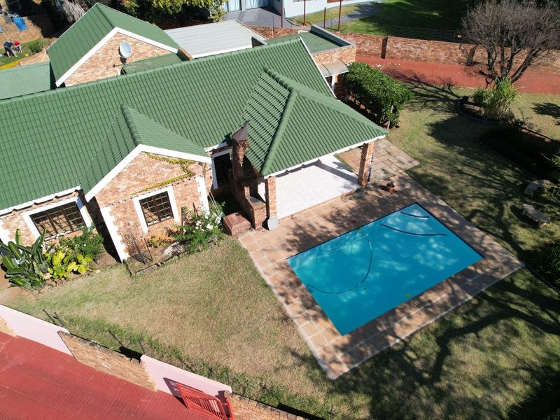 NEWLY RENOVATED FAMILY HOME – MOVE-IN READY WITH EXCEPTIONAL PARKING AND ENTERTAINMENT FEATURES - Photo 8