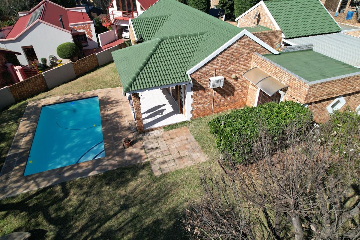 NEWLY RENOVATED FAMILY HOME – MOVE-IN READY WITH EXCEPTIONAL PARKING AND ENTERTAINMENT FEATURES - Photo 2