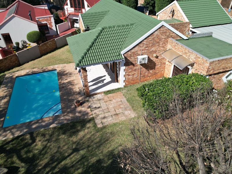 NEWLY RENOVATED FAMILY HOME – MOVE-IN READY WITH EXCEPTIONAL PARKING AND ENTERTAINMENT FEATURES - Photo 2