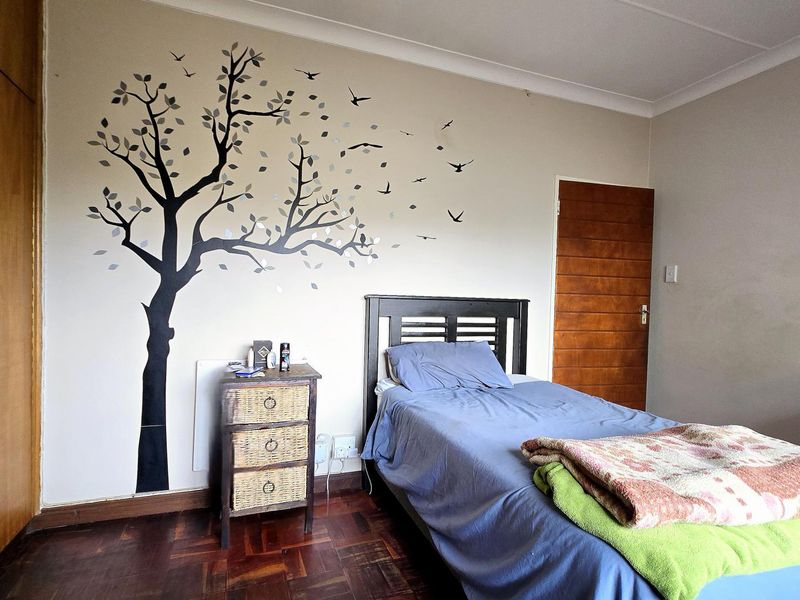 Spacious Off-Grid Family Home with Pool & Entertainment Area in Meyerspark - Photo 9