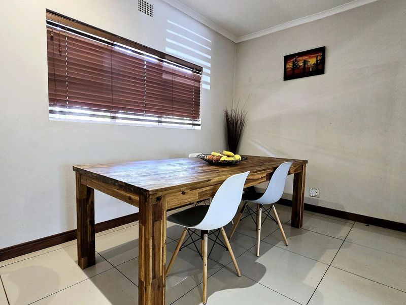 Spacious Off-Grid Family Home with Pool & Entertainment Area in Meyerspark - Photo 4