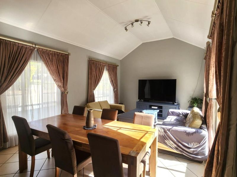 3 Bedroom, 2 Bathroom home in Boardwalk Villas, Olympus, Pretoria East-priced to sell - Photo 3