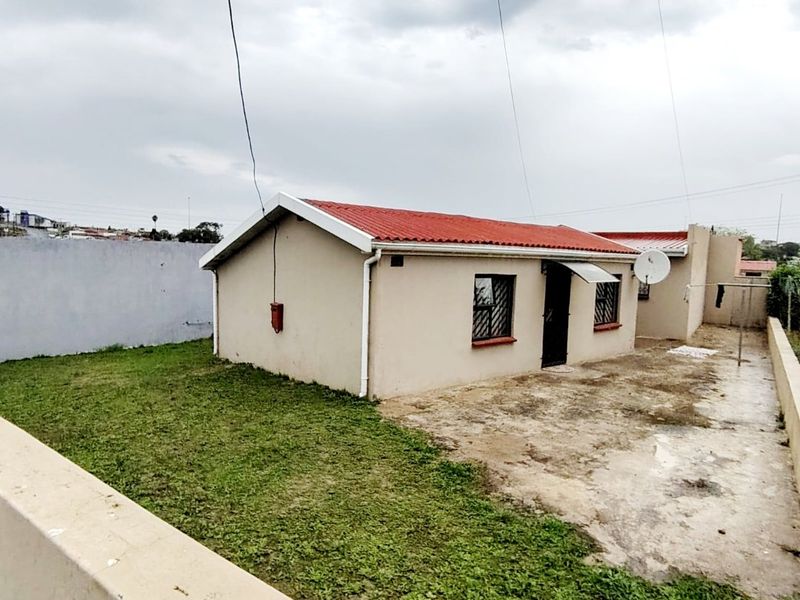 4 Bedroom House for Sale in Mdantsane  - Photo 1