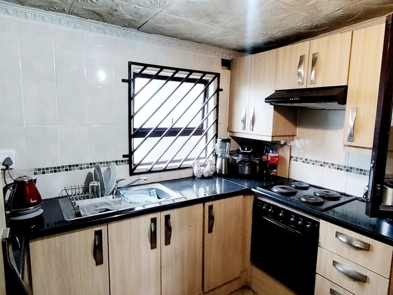 4 Bedroom House for Sale in Mdantsane  - Photo 2