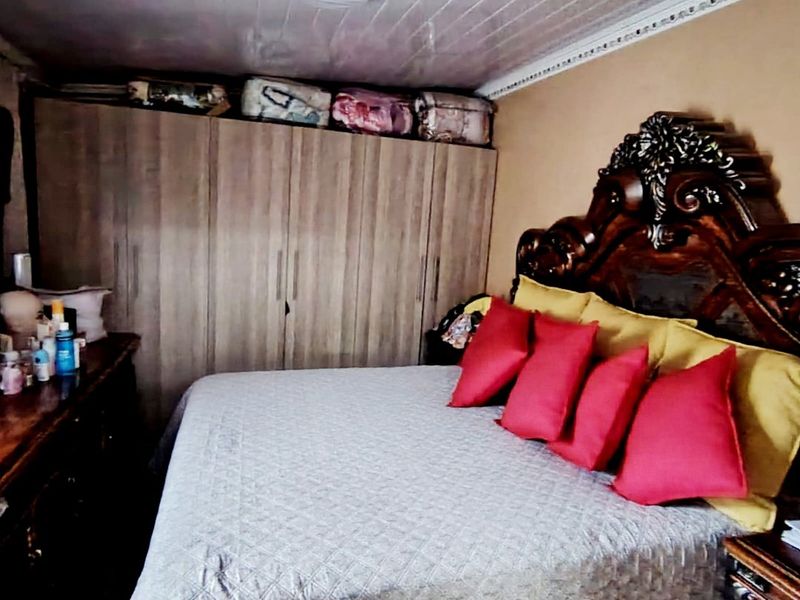 4 Bedroom House for Sale in Mdantsane  - Photo 5