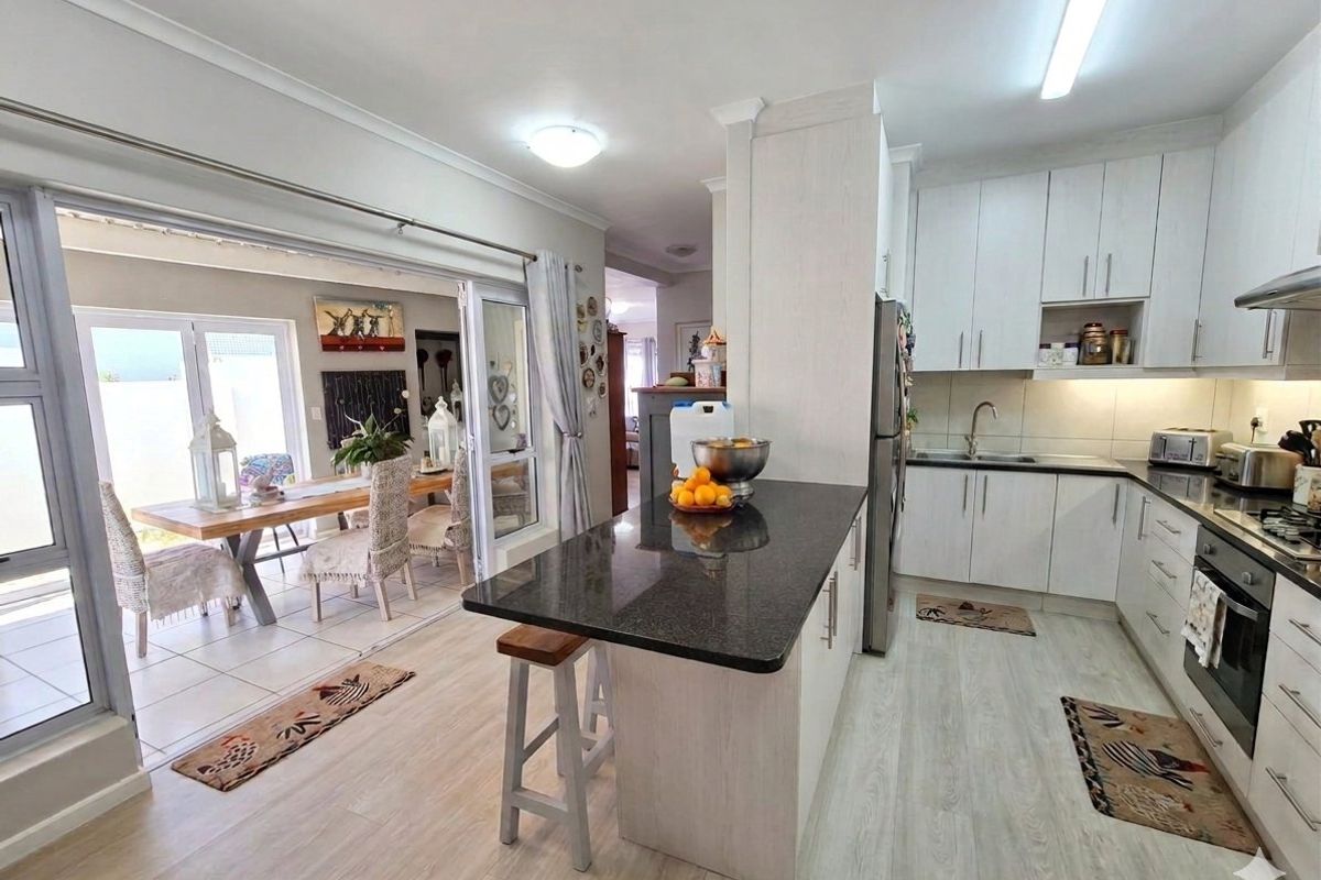 Sought-after Avalon Estate 3 bed home to let - Photo 3