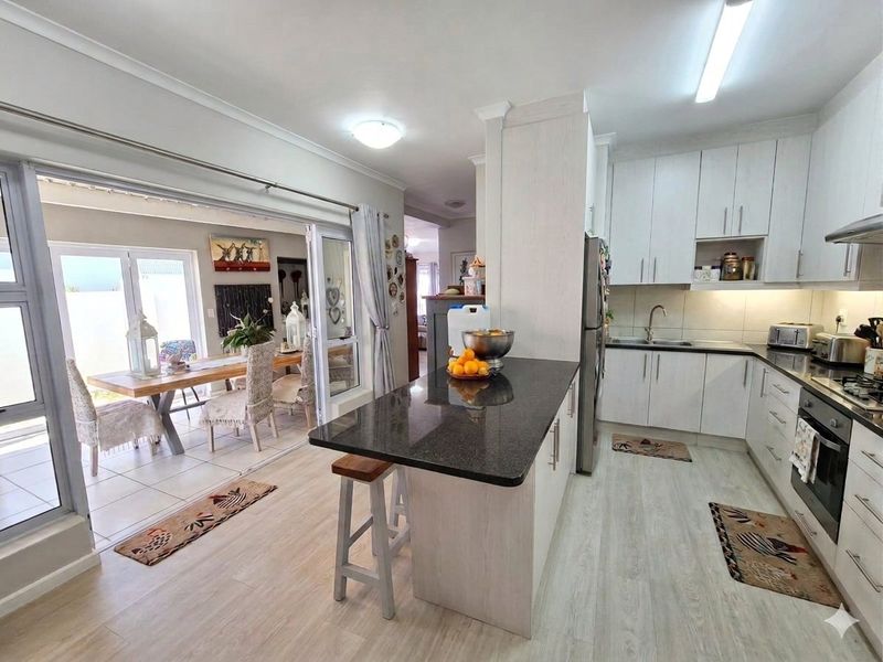 Sought-after Avalon Estate 3 bed home to let - Photo 3