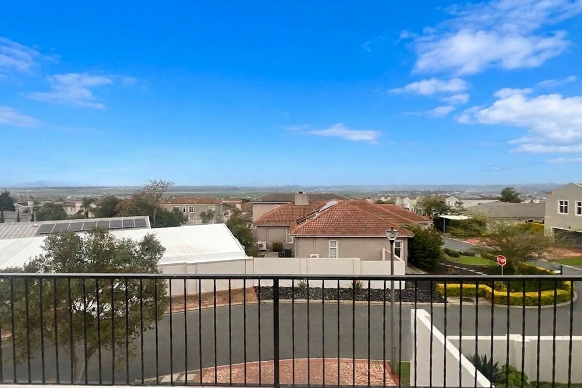 Sought-after Avalon Estate 3 bed home to let - Photo 2