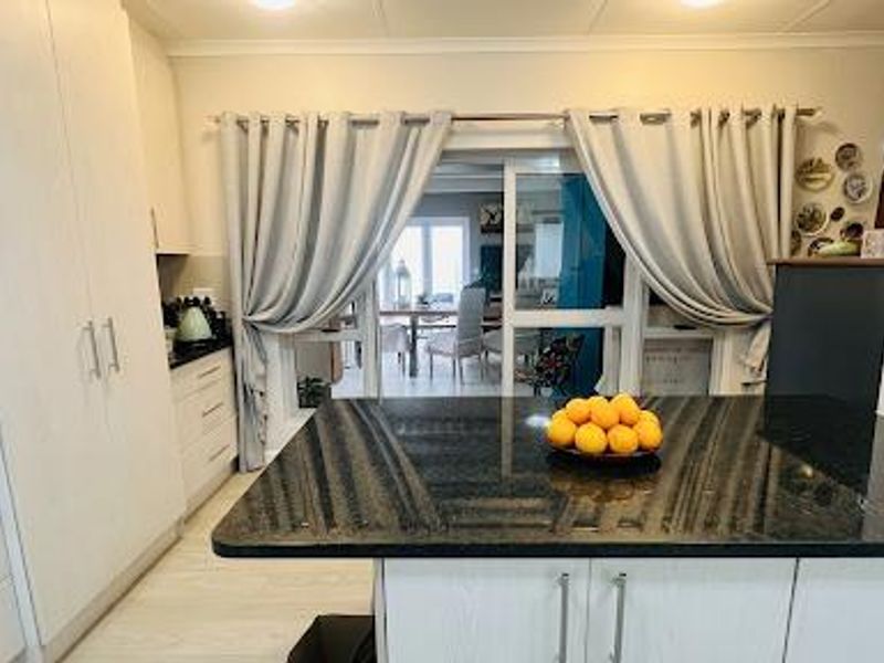 Sought-after Avalon Estate 3 bed home to let - Photo 5