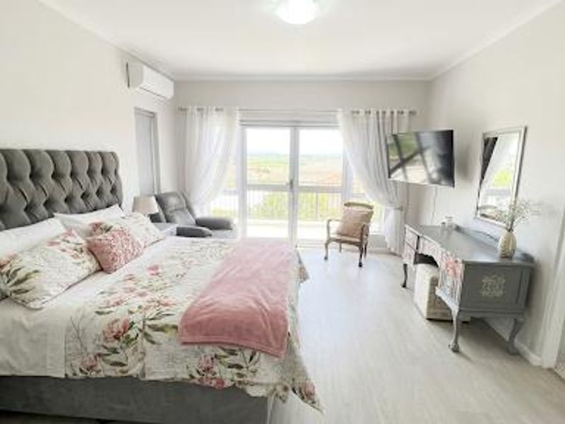 Sought-after Avalon Estate 3 bed home to let - Photo 9