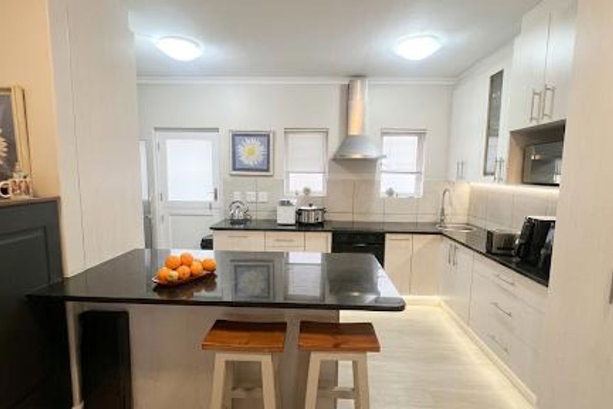 Sought-after Avalon Estate 3 bed home to let - Photo 4