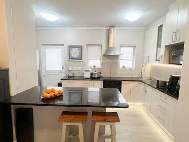 Sought-after Avalon Estate 3 bed home to let - Photo 4