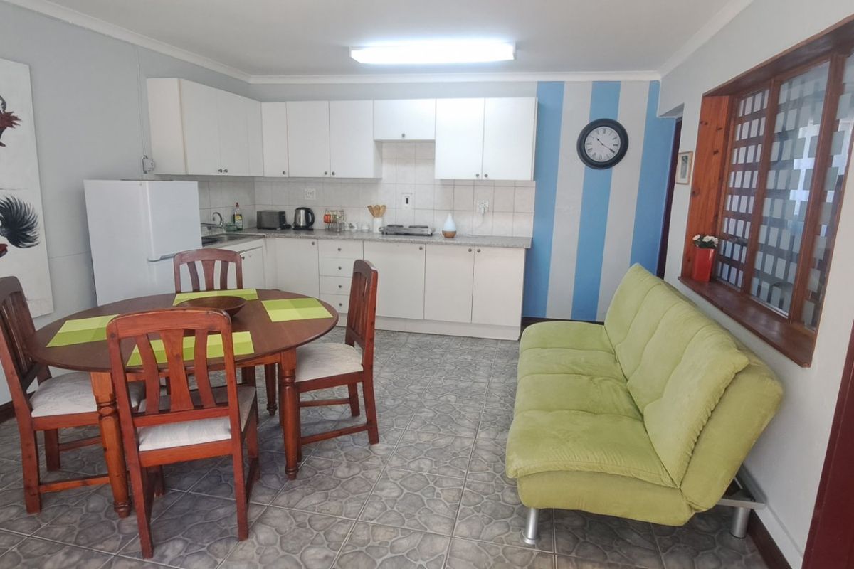 Charming and well-maintained furnished cottage.  - Photo 3