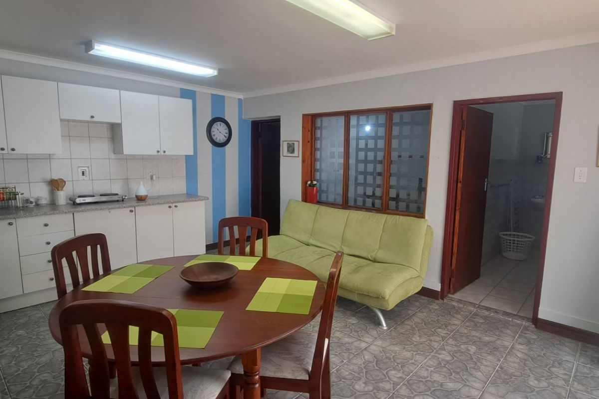 Charming and well-maintained furnished cottage.  - Photo 2
