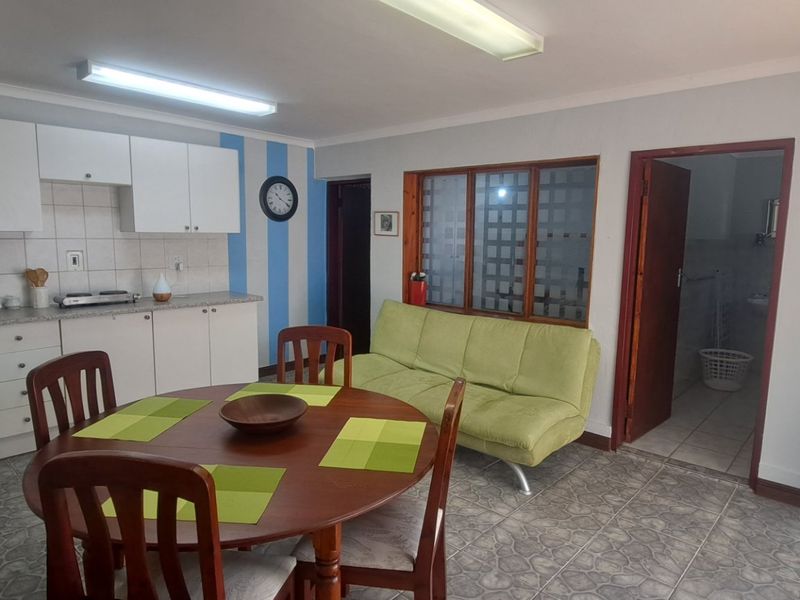 Charming and well-maintained furnished cottage.  - Photo 2