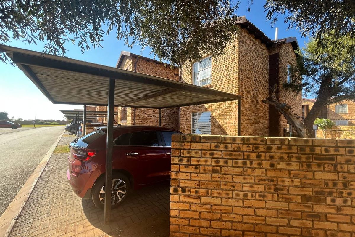 2 BEDROOM TOWNHOUSE IN HONEYDEW  - Photo 3