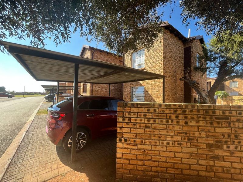 2 BEDROOM TOWNHOUSE IN HONEYDEW  - Photo 3