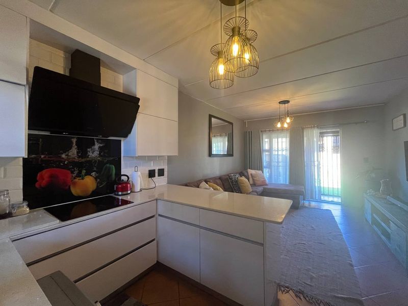 2 BEDROOM TOWNHOUSE IN HONEYDEW  - Photo 10