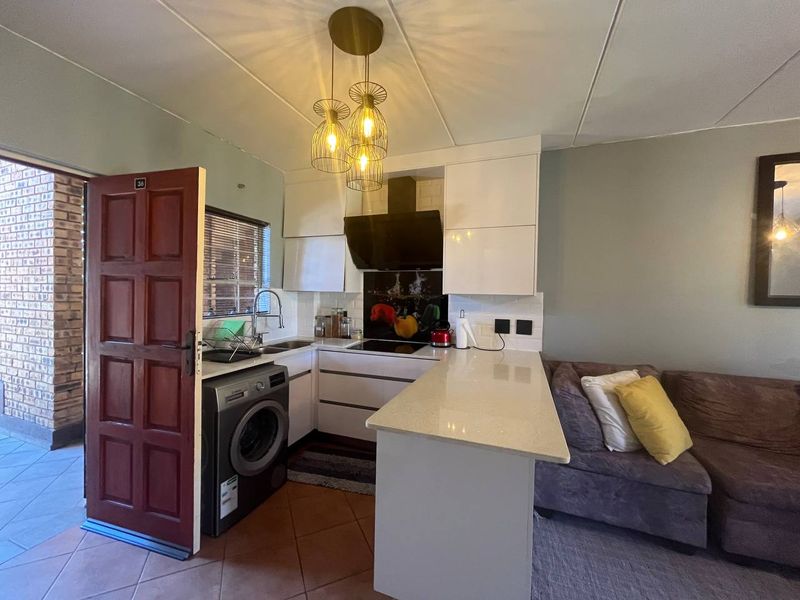 2 BEDROOM TOWNHOUSE IN HONEYDEW  - Photo 8