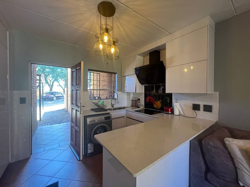 2 BEDROOM TOWNHOUSE IN HONEYDEW  - Photo 7