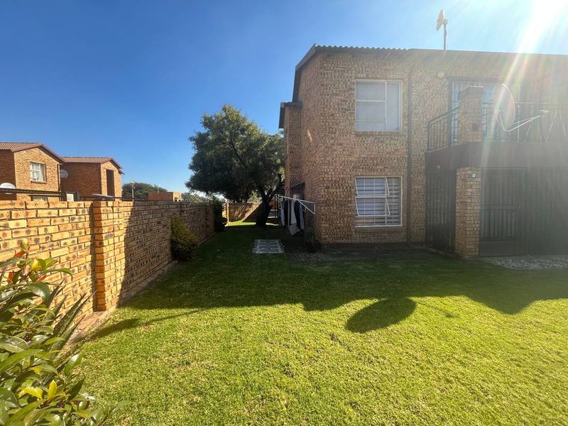 2 BEDROOM TOWNHOUSE IN HONEYDEW  - Photo 6
