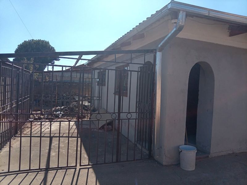 3 bedroom house Mabopane -B - Photo 5