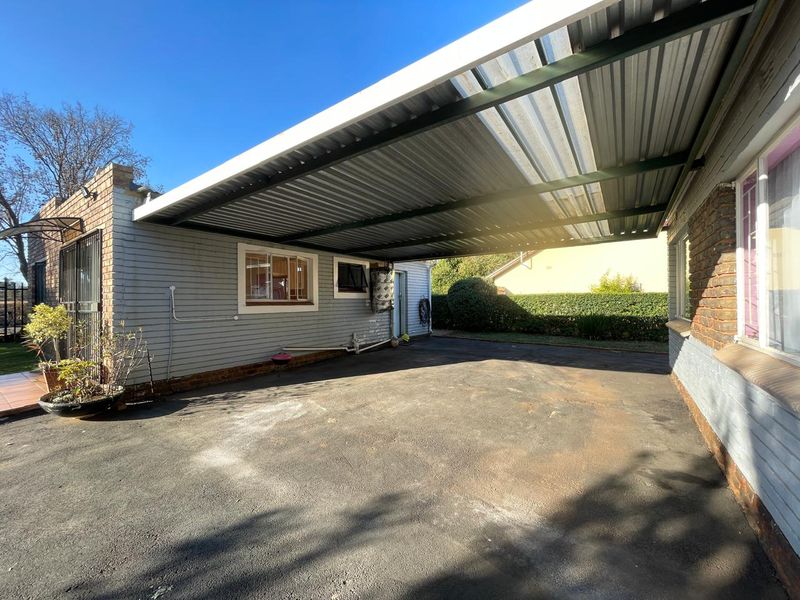 Stunning 3-Bedroom Family Home with Flatlet for Sale in Silverton  - Photo 2