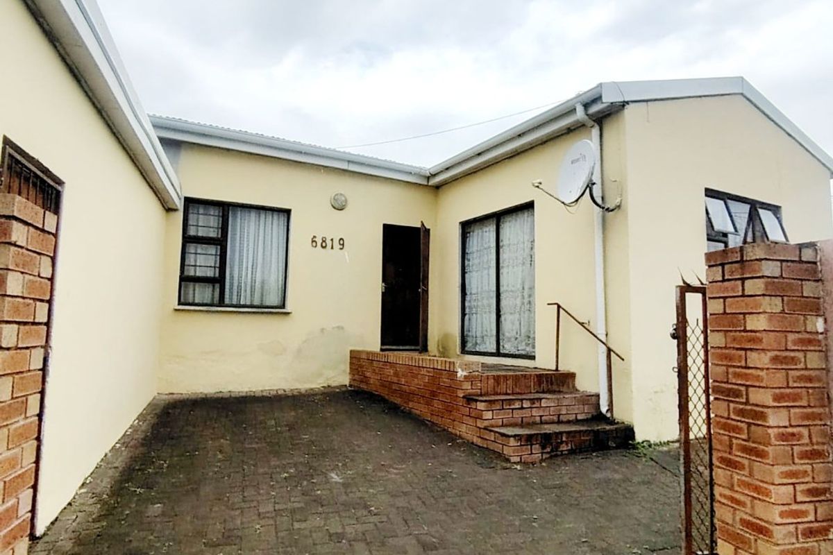 5 Bedroom House for Sale in Mdantsane nu3   - Photo 2