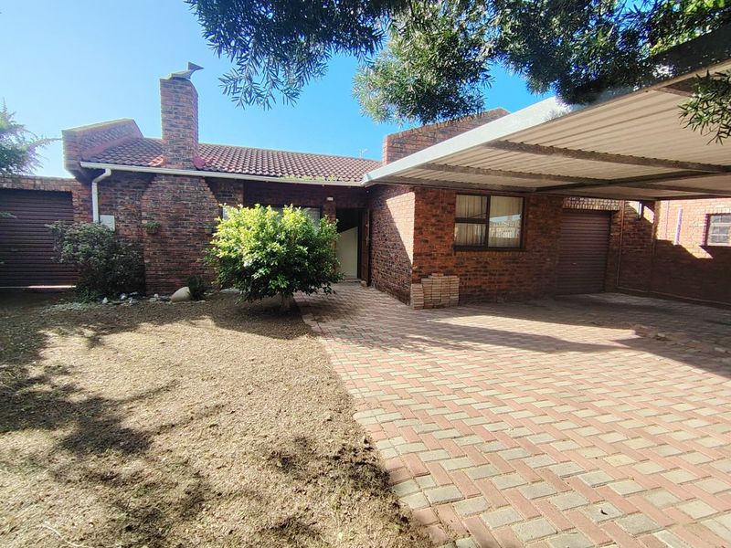 FREESTANDING  FACEBRICK  - Photo 1