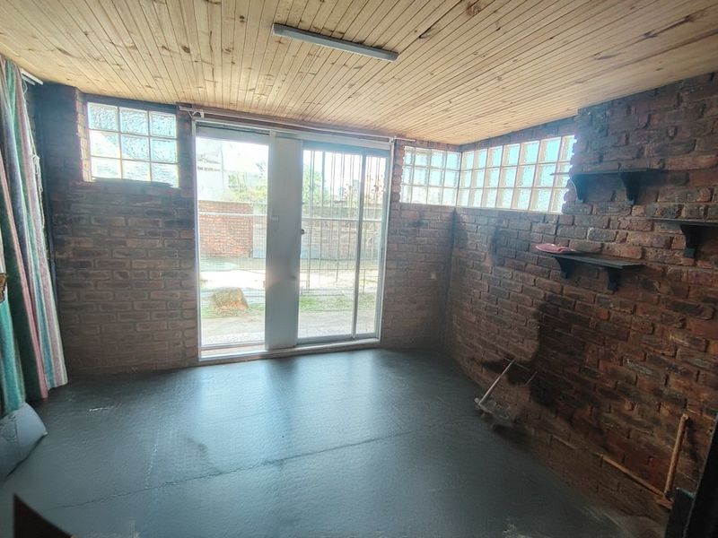 FREESTANDING  FACEBRICK  - Photo 10
