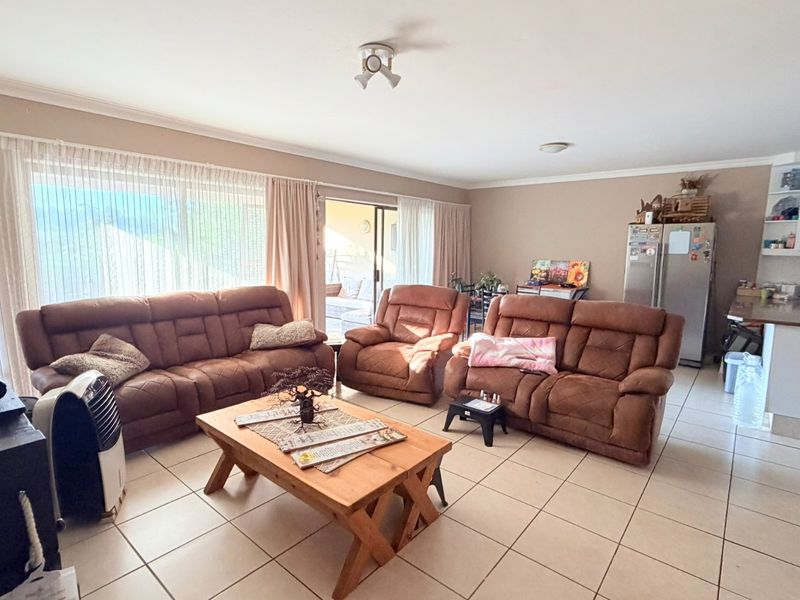 Stylish Estate Living With Beautiful Garden Views And Exceptional Lifestyle Amenities - Photo 10