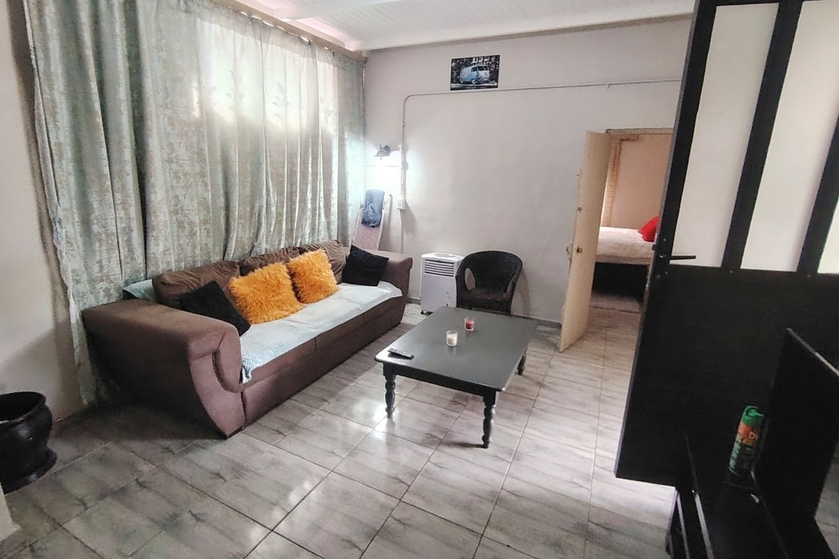 Stand alone house with open parking and own entrance and garden.  - Photo 3