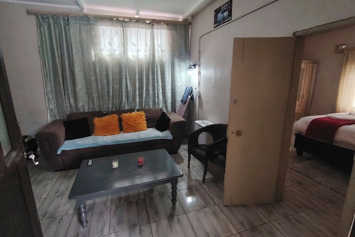 Stand alone house with open parking and own entrance and garden.  - Photo 5