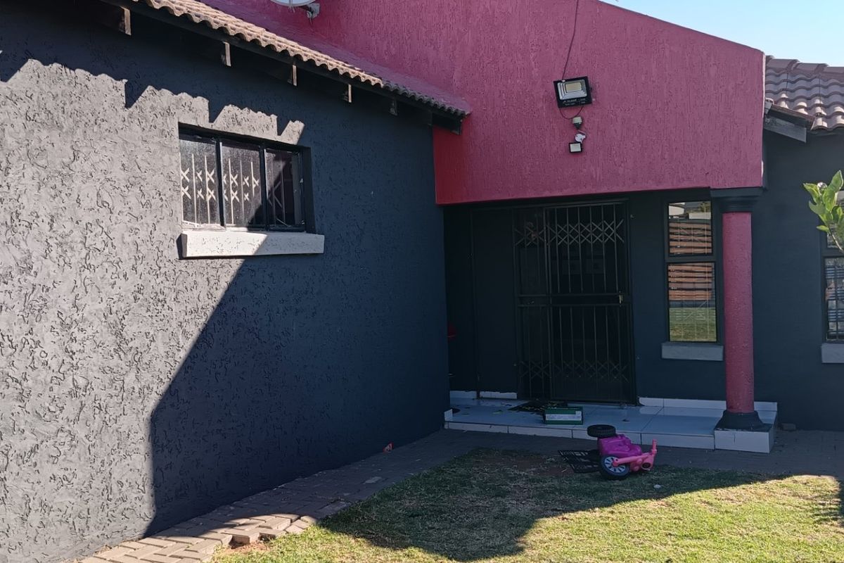 3-Bedroom Stand-Alone Home for Sale – Blue Hills Ext 15, Midrand - Photo 2