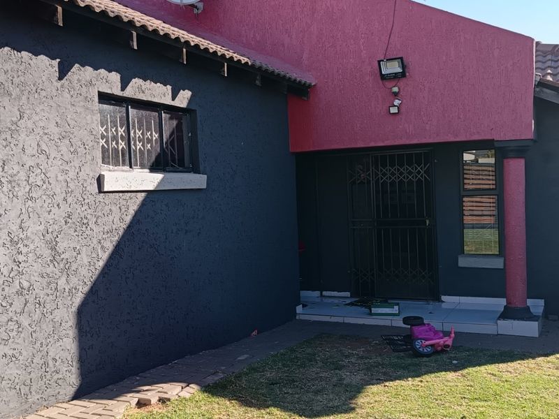 3-Bedroom Stand-Alone Home for Sale – Blue Hills Ext 15, Midrand - Photo 2